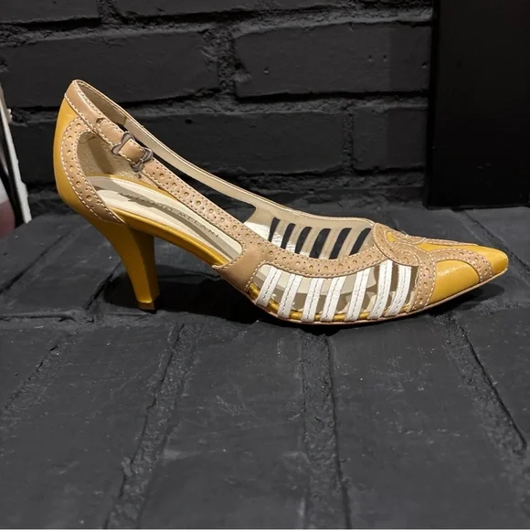 ANTONIO MELANI Yellow and Tan Heels - Picture 6 of 11
